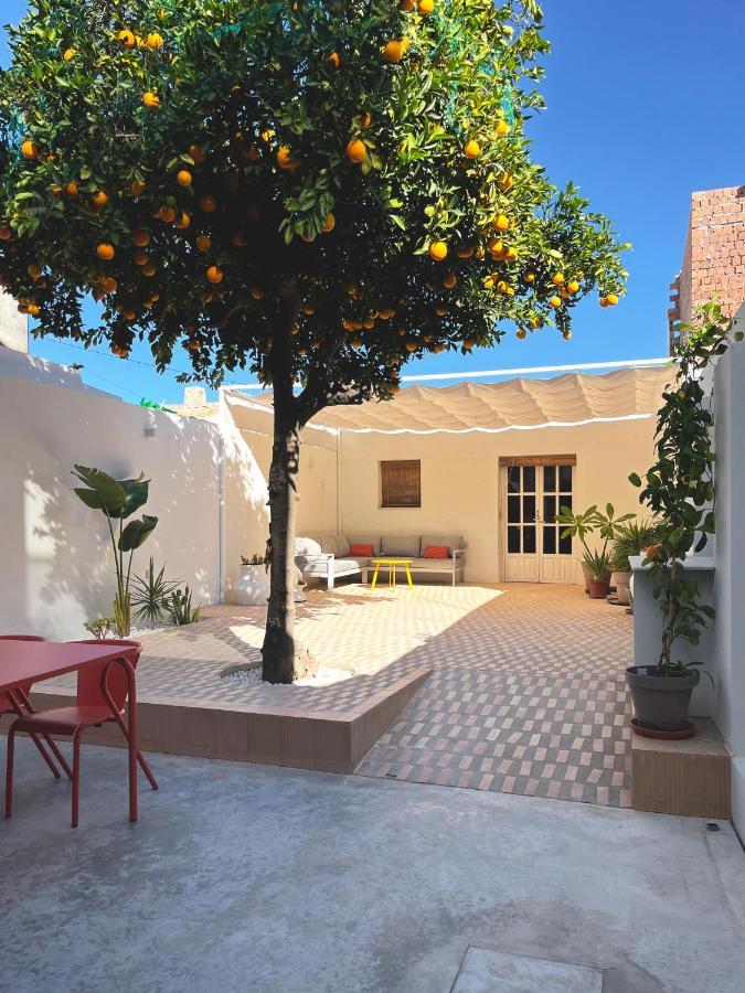 Design & Art, Patio With Orange Tree, Near Seville Carrion de Los Cespedes Eksteriør billede